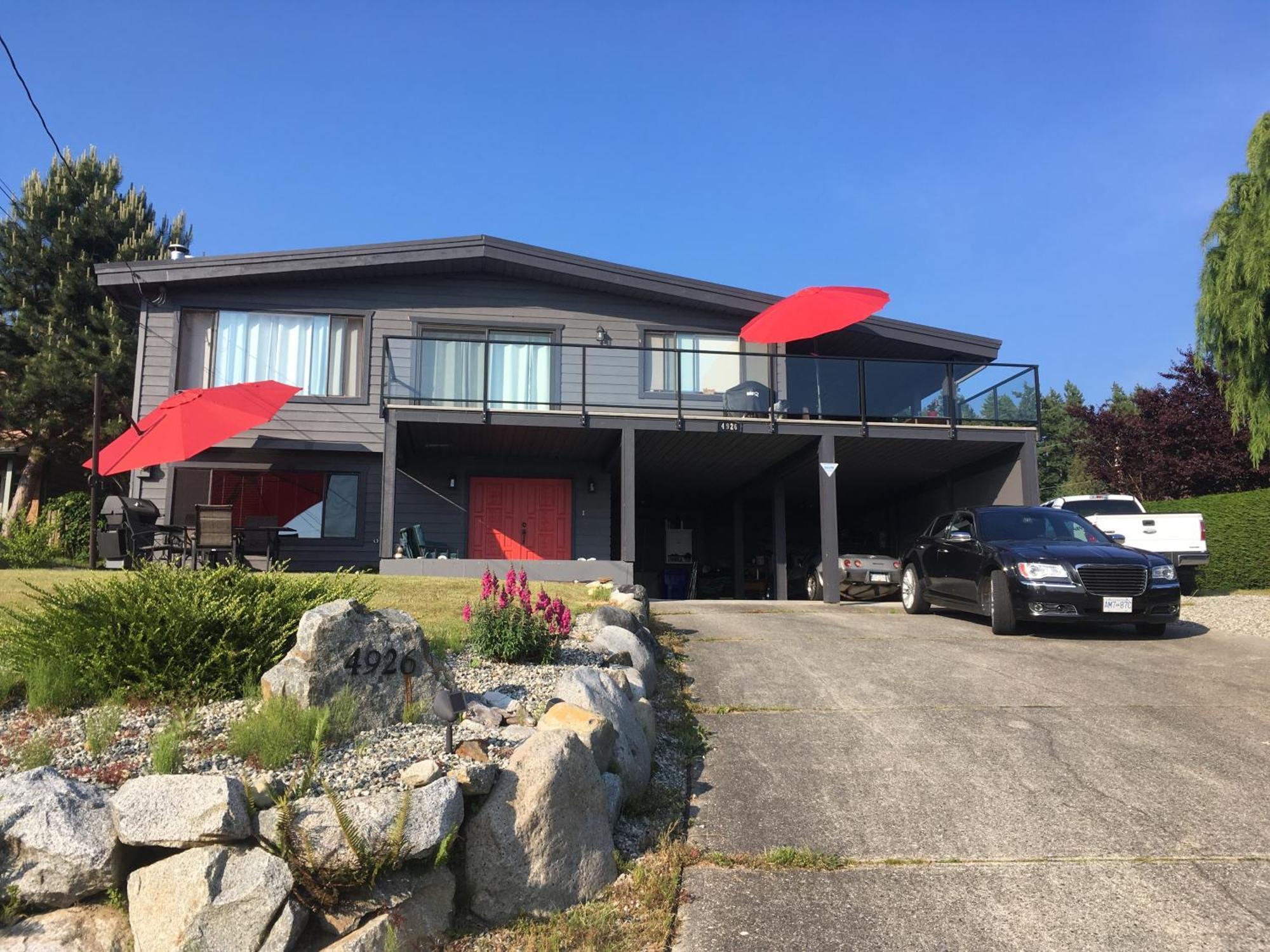 Sunshine Coast Suites Sechelt Exterior photo